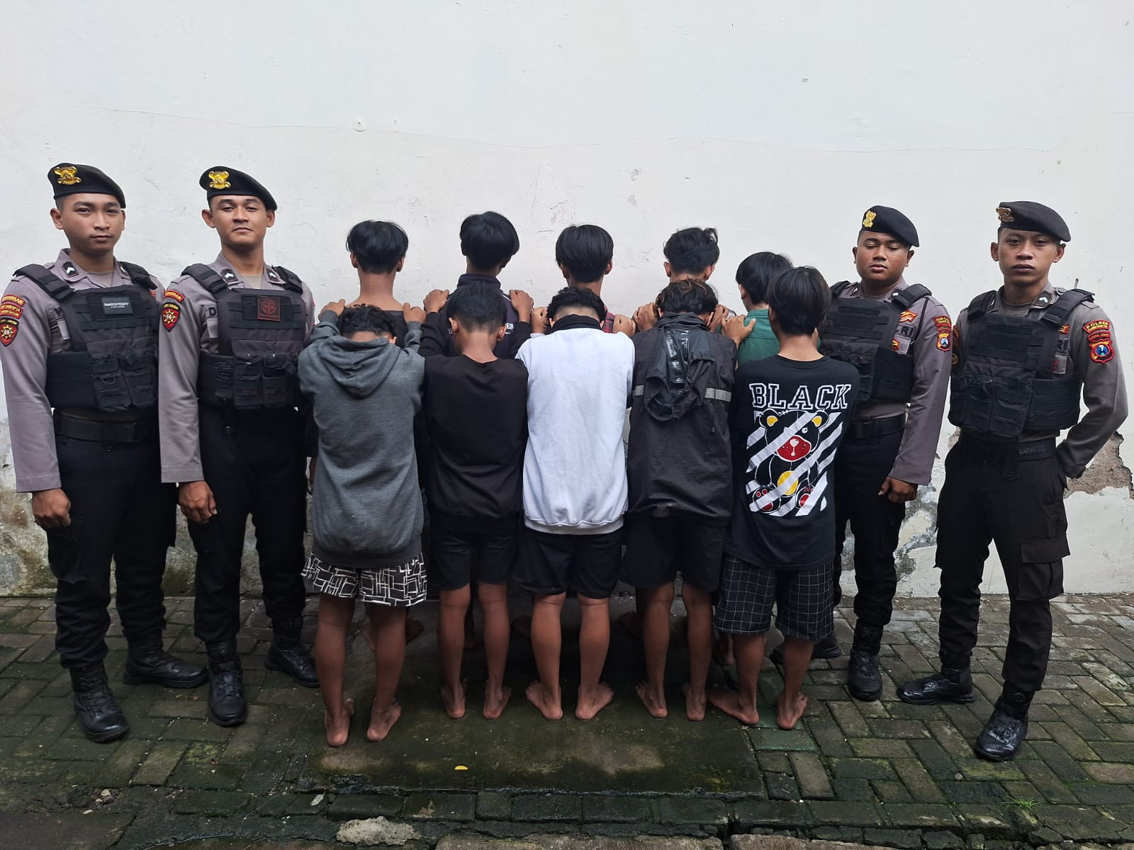 Polres Pelabuhan Tanjung Perak berhasil diamankan 10 anggota geng yang hendak tawuran