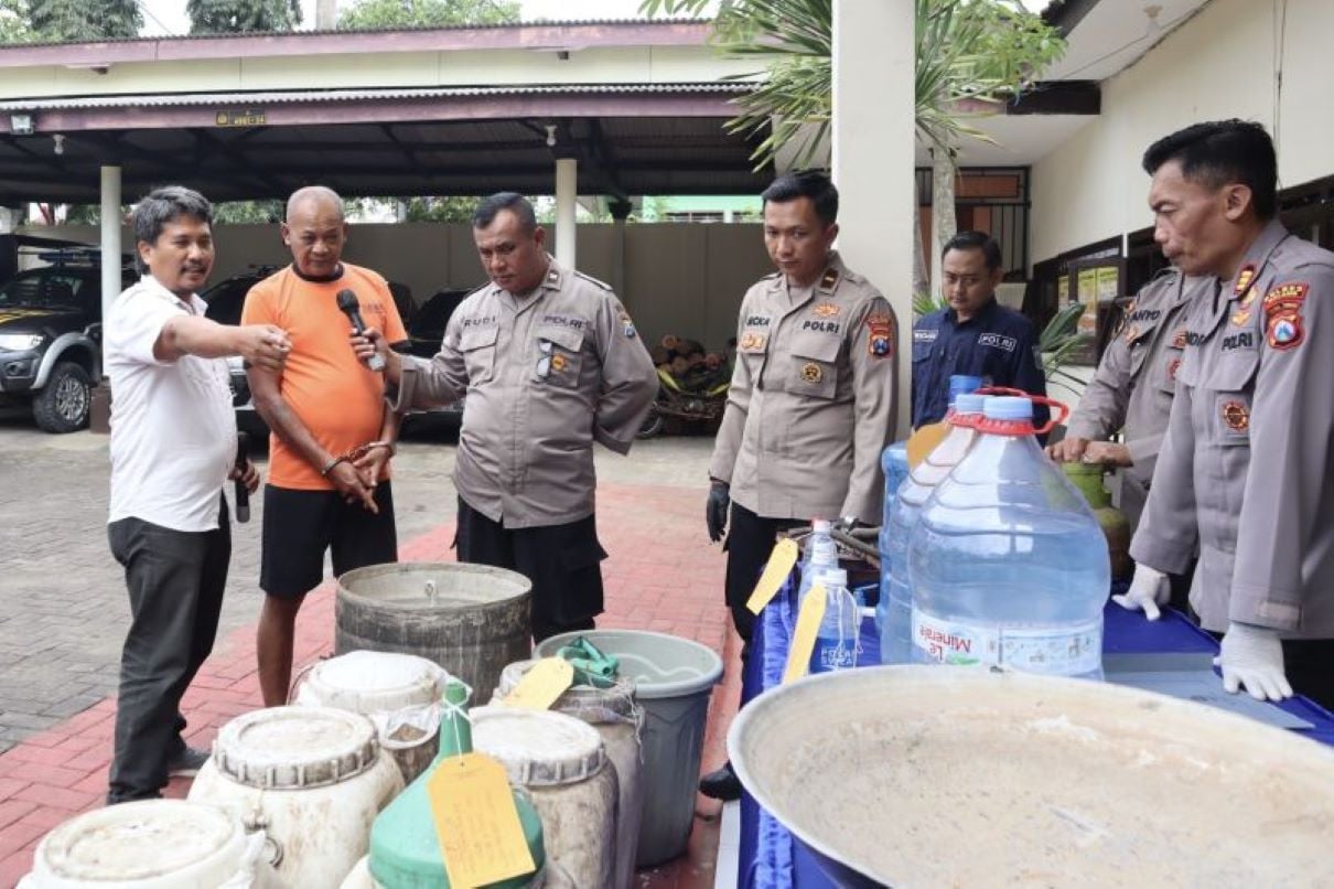 Kakek di Malang Terancam Lama di Penjara karena Menjadi Juragan Miras Trobas