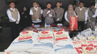 Wanita di Malang Membeli Beras di SPHP Bulog dan Mengalami Kerugian