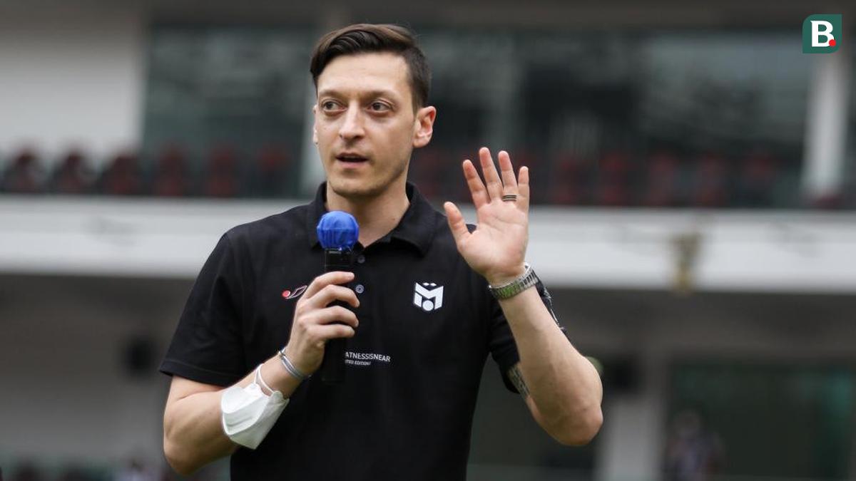 Penyesalan Mesut Ozil Setelah Gantung Sepatu: Mimpi Bermain untuk Juventus Tak Tercapai