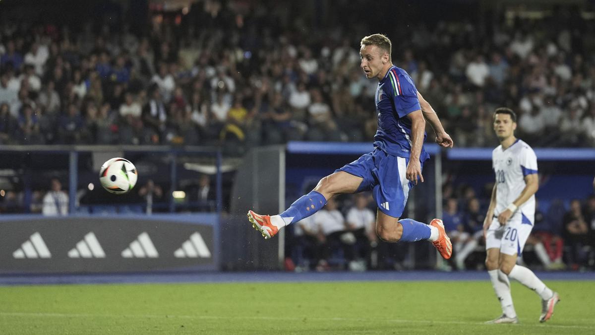 Foto: Melihat Gol Ajib Davide Frattesi Saat Membawa Italia Menaklukkan Bosnia-Herzegovina