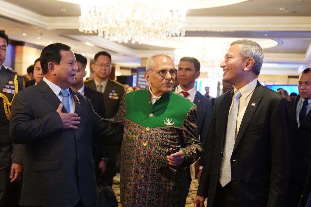 Warm Moment as Prabowo Subianto Embraces Timor Leste President Ramos Horta at IISS Shangri-La Forum