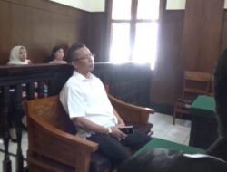 Gunakan Gelar Palsu, Eks Ketua NasDem Surabaya Robert Simangunsong Disidang