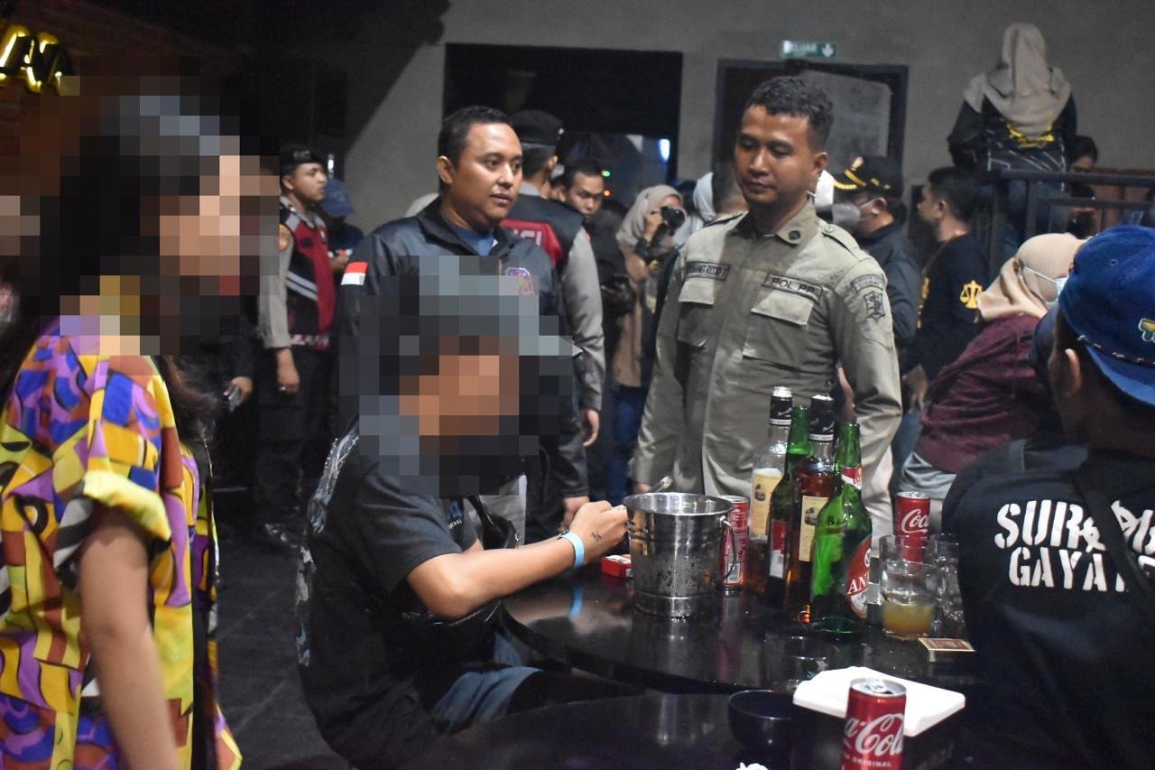 Satpol PP Surabaya & BNN Razia Tempat Hiburan Malam, 2 Orang Positif Narkoba