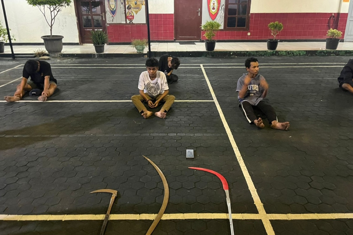 Hendak Tawuran Bawa Sajam, 5 Anak di Bawah Umur di Surabaya Diringkus Polisi