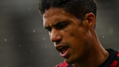 Raphael Varane Ungkap Alasan Gabung Como: Proyek Spesial dan Ada Fabregas!