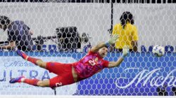 Emi Martinez Jadi Pahlawan Argentina Lolos ke Semifinal Copa America 2024, Netizen: The Real GOAT Adu Penalti