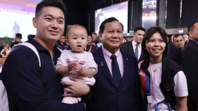 Momen Prabowo Subianto Bertemu Greysia Polii dan Keluarga di Paris