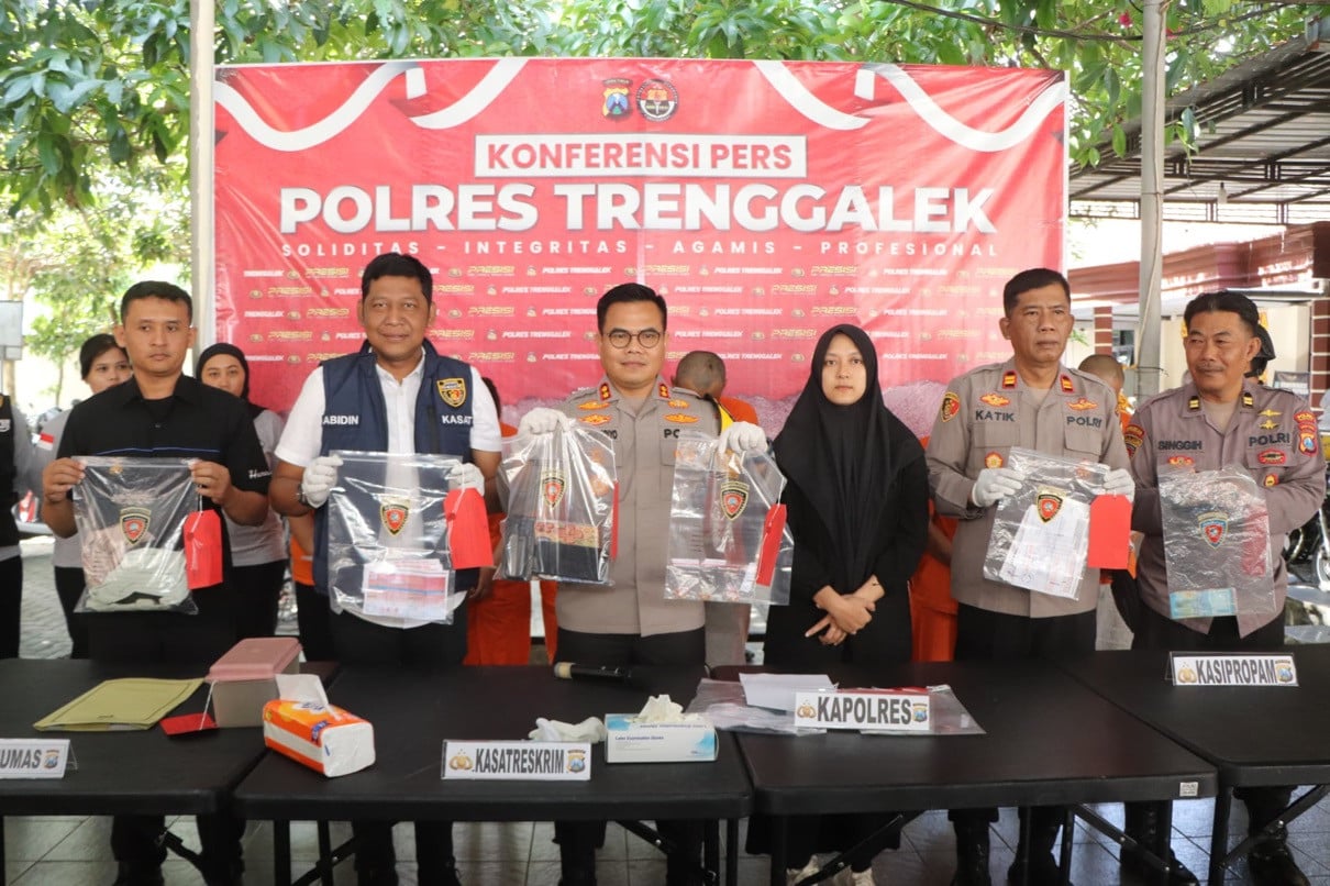 Komplotan Pencuri Toko Emas Lintas Provinsi Diringkus Saat Beraksi di Trenggalek