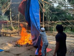 Polres Malang Bongkar dan Bakar Arena Judi Sabung Ayam di 2 Lokasi