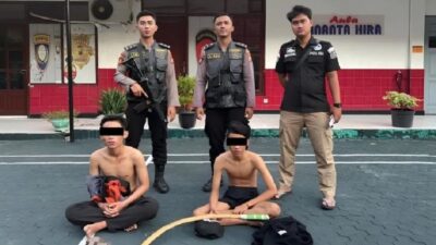 Dua Pemuda di Surabaya Ditangkap Polisi Saat Hendak Tawuran Bawa Celurit