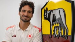 Momen Kocak Presiden Lazio Ikut Nongol di Bandara Saat Mats Hummels Tiba untuk Gabung AS Roma