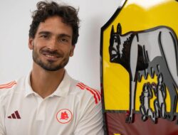 Momen Kocak Presiden Lazio Ikut Nongol di Bandara Saat Mats Hummels Tiba untuk Gabung AS Roma