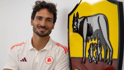 Momen Kocak Presiden Lazio Ikut Nongol di Bandara Saat Mats Hummels Tiba untuk Gabung AS Roma