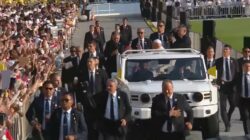 Pope Francis Tours in Prabowo Subianto’s Rugged Maung Vehicle to Greet the Faithful