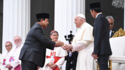 Prabowo Subianto Unggah Momen Bersalaman dengan Paus Fransiskus: Indonesia Dianugerahi Keberagamaan dan Harmoni