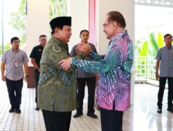 Dua Sahabat Lama Bertemu, Prabowo Undang Anwar Ibrahim Datang ke Pelantikannya