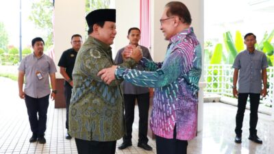 Dua Sahabat Lama Bertemu, Prabowo Undang Anwar Ibrahim Datang ke Pelantikannya