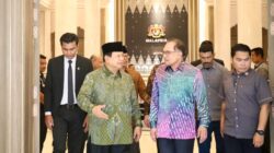 Two Longtime Friends Reunite, Prabowo Subianto Invites Anwar Ibrahim to His Inauguration