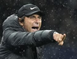 Antonio Conte Diprediksi Mengangkat Trofi bersama Napoli Musim Ini