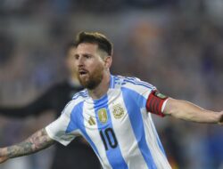 Lionel Messi Sabet Penghargaan GOAT, Kalahkan Cristiano Ronaldo dan Legenda Brazil