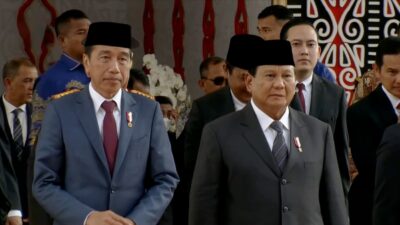 Prabowo Subianto and Jokowi Arrive Together in Presidential Car for the Swearing-In of Newly Elected DPR Members