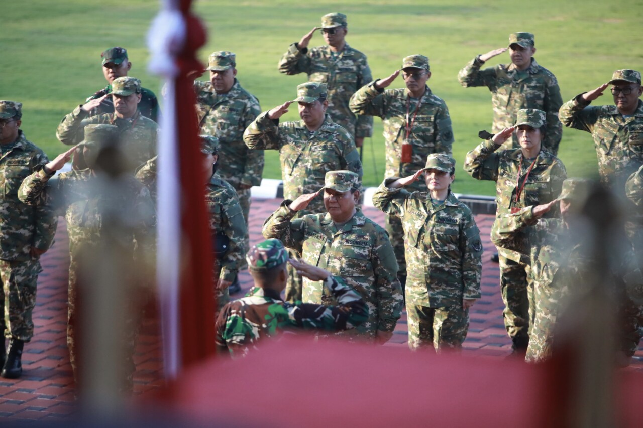 Hari Pertama Retreat Kabinet, Prabowo Ajarkan Kedisiplinan Hadir Paling Awal di Lapangan