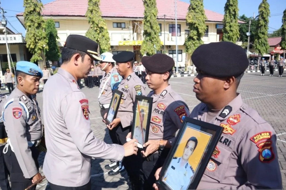 3 Anggota Polisi di Situbondo Dipecat Karena Terlibat Kasus Narkoba & Desersi