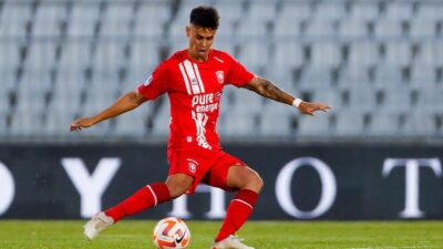 “FC Twente Gagal di Kandang: Mees Hilgers Tampil Gemilang”