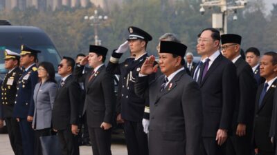 Hormati Pahlawan, Prabowo Subianto Letakkan Bunga di Monumen Pahlawan Rakyat Tiananmen