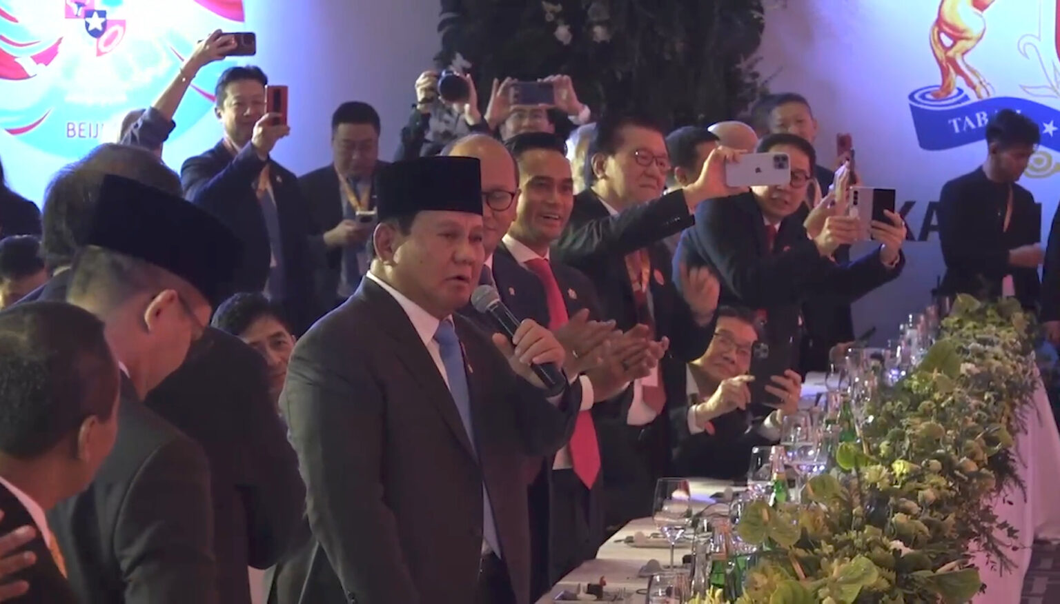 Prabowo Subianto Meriahkan Beijing dengan Nyanyian Lagu Daerah Maluku “O Ulate”