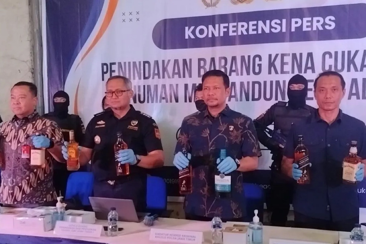 DJBC Jatim Sita Ribuan Minuman Beralkohol dengan Pita Cukai Palsu Senilai Rp17,64 M