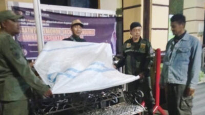 Penangkapan Pemuda Pencuri Kursi Besi oleh Satpol PP Surabaya