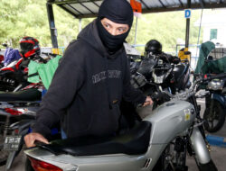 “Pelaku Curanmor Motor Tertangkap Kamera: Masalah Keamanan di RSI Ahmad Yani”