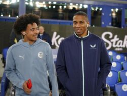 “Pertemuan Emosional Ayah dan Anak di Piala FA 2024/2025”