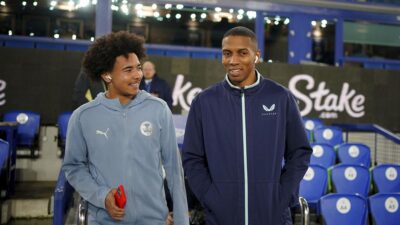 “Pertemuan Emosional Ayah dan Anak di Piala FA 2024/2025”