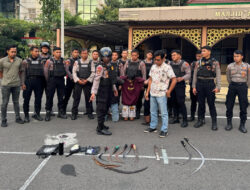 Tangkap 3 Anggota Gangster di Surabaya: Senjata Tajam & Sabu Ditemukan!