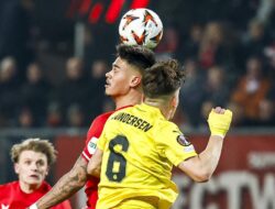 Mees Hilgers Terpaksa Hanya Jadi Penonton saat FC Twente Bertandang