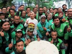 Melly Goeslaw Gelar Aksi Bebersih Bandung Bersama Pengemudi Ojol