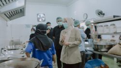 Tinjau Program Makan Gratis Bergizi di Palembang: Kartika Sandra Desi